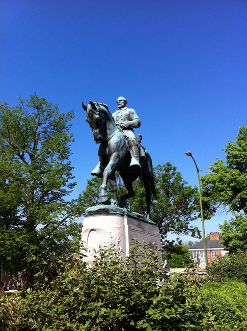robert e lee statue. statue of Robert E. Lee